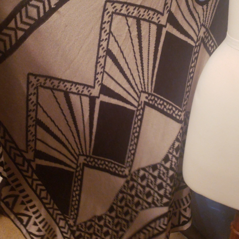 Chic Sleeveless Cardigan - Picture 3 of 7